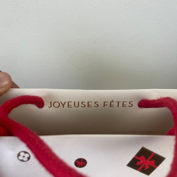 Louis Vuitton Christmas 2023 Special Edition Carrier Paper Gift Bag - Picture 6 of 7